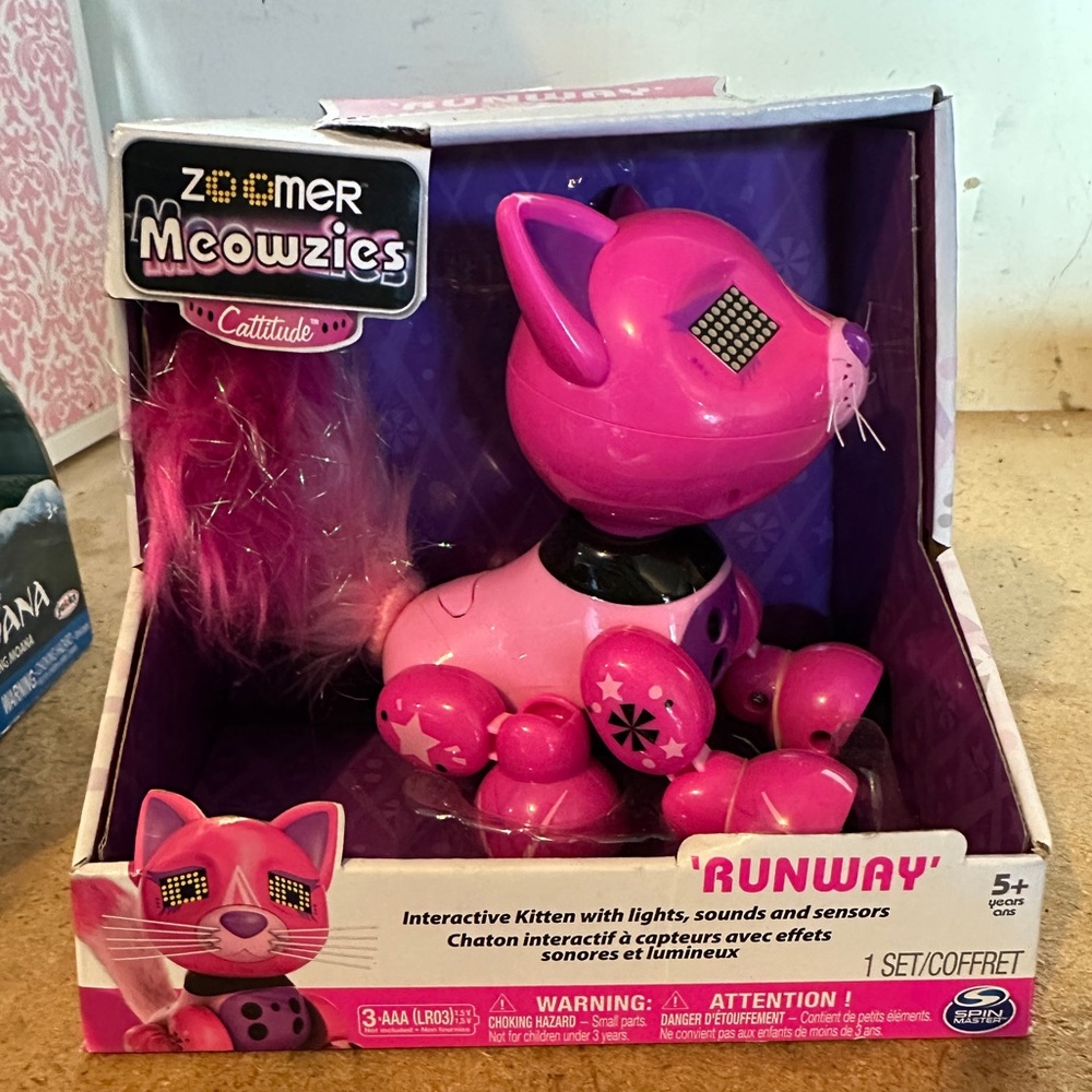 Zoomer Meowzies Runway Robot Cat NEW